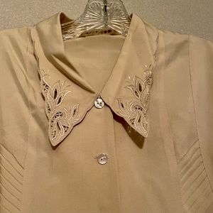 Matsuda Madame Nicole Women’s Blouse with Beautiful Details Size M/L